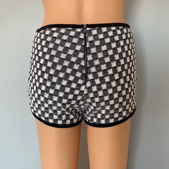 Shorts - Picture 3 of 3